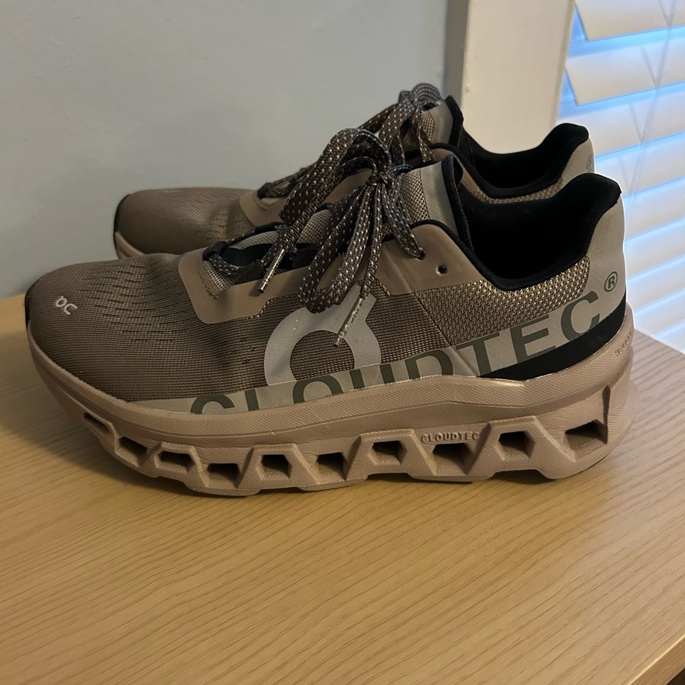 On Women’s Cloudmonster